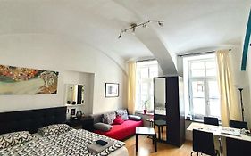 Msq Diana Vienna - 10 Min From City Center - Free Coffee And Tea - High Speed Internet
